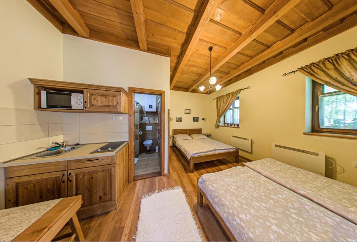 Toth Vendeghaz Es Apartmanhaz Ujfeherto Exterior foto