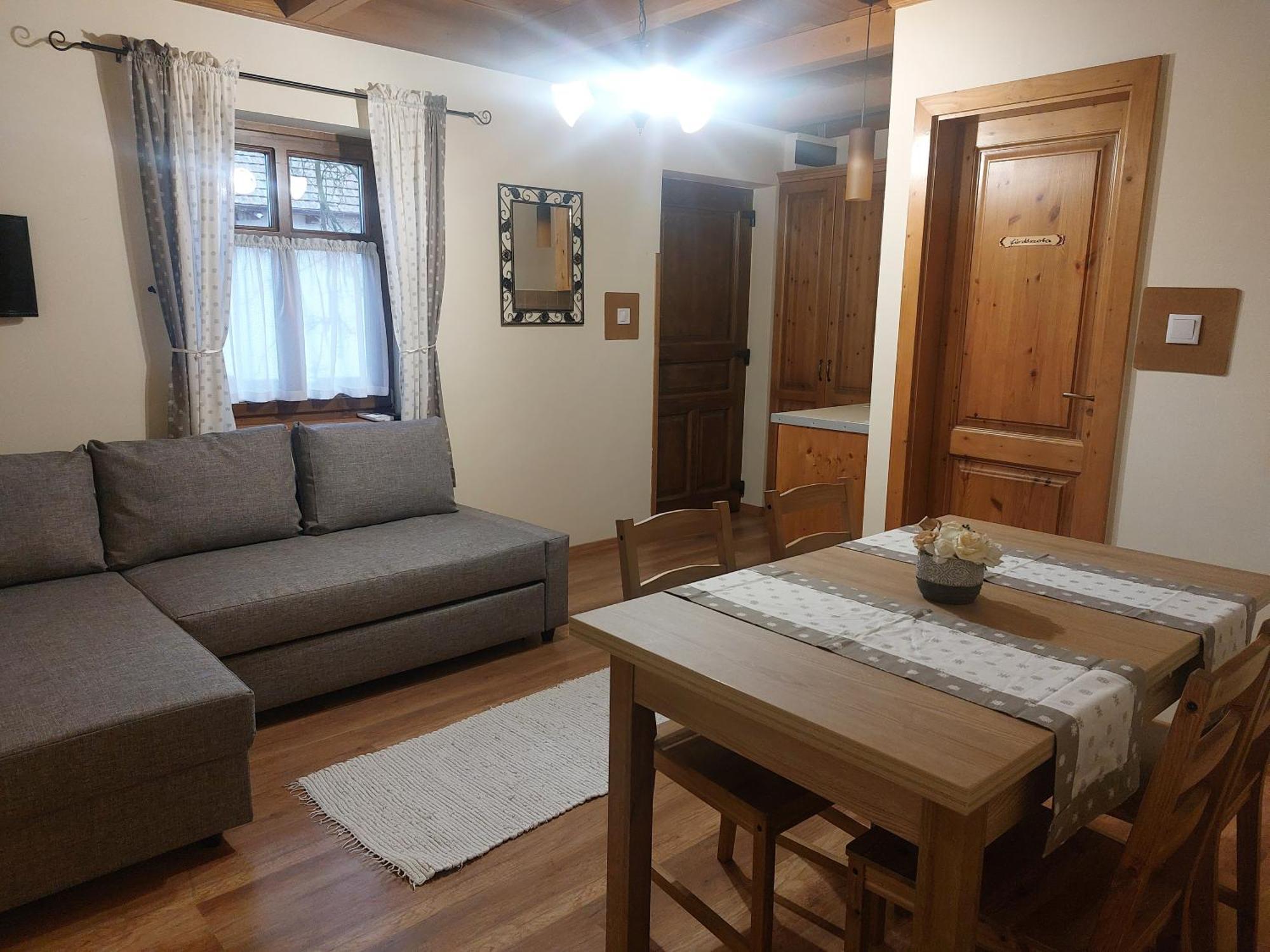 Toth Vendeghaz Es Apartmanhaz Ujfeherto Exterior foto