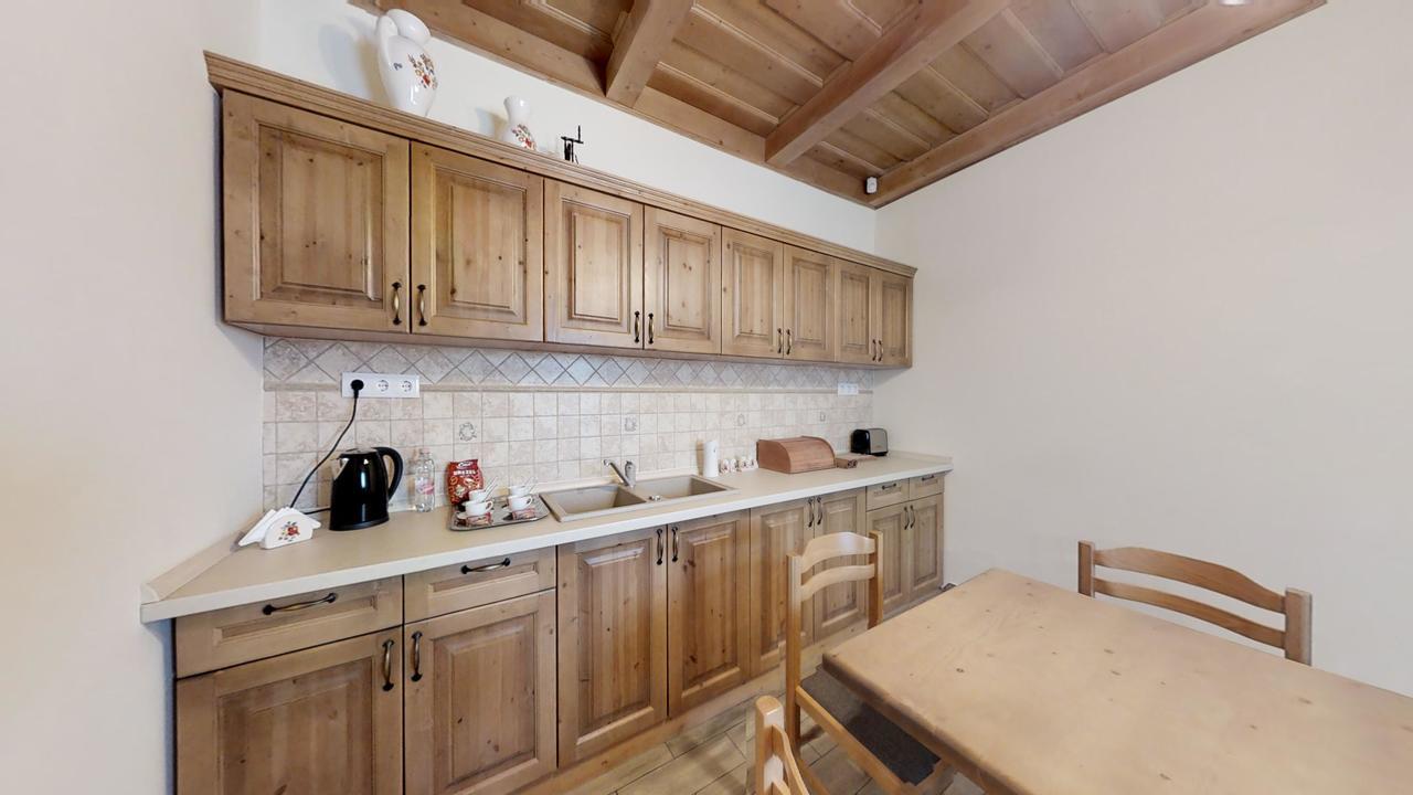 Toth Vendeghaz Es Apartmanhaz Ujfeherto Exterior foto