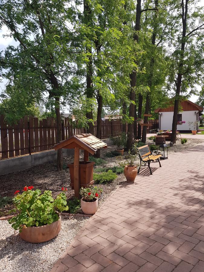Toth Vendeghaz Es Apartmanhaz Ujfeherto Exterior foto